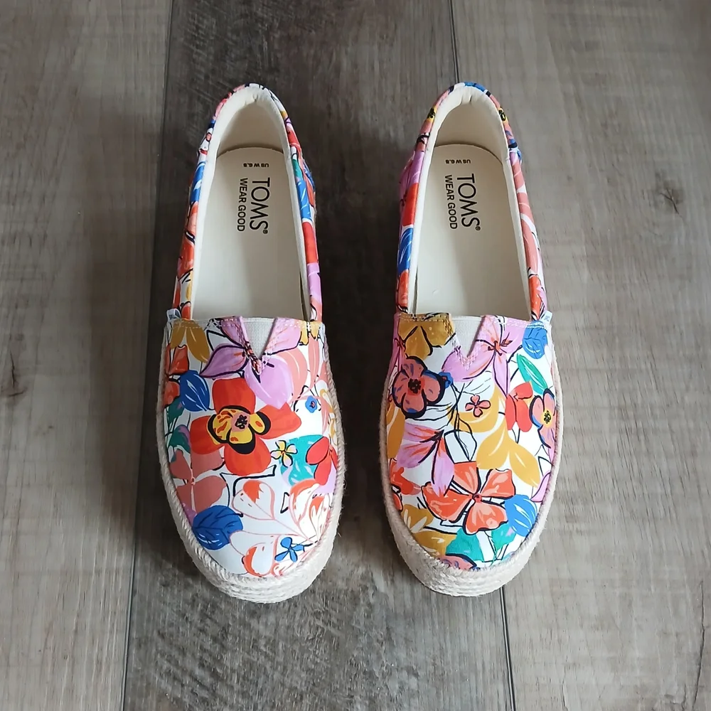 NWOT TOMS Valencia Platform Espadrille. Size 6.5